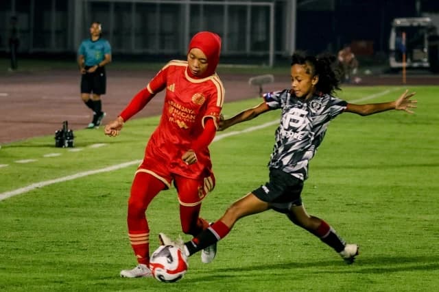"Sepak Bola Wanita: Ketika Stereotip Mengalahkan Fakta".