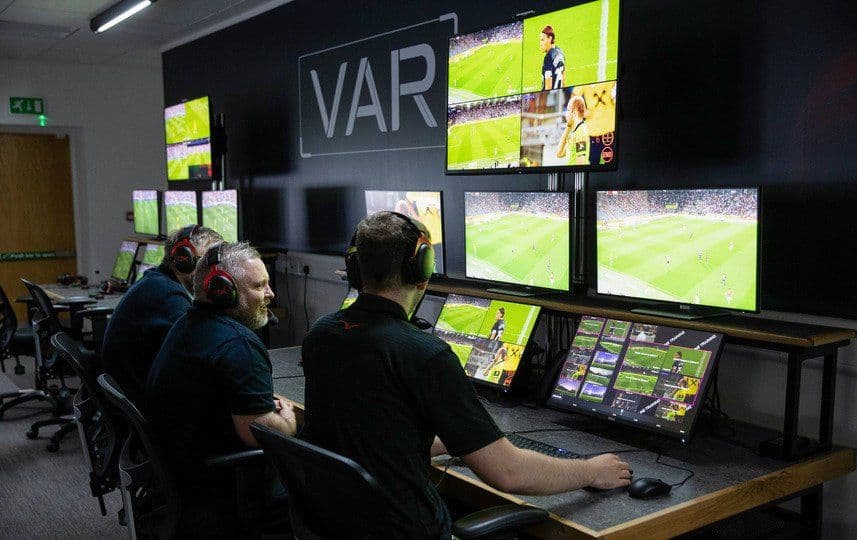 Ketika VAR Ikut Menentukan Drama Sepak Bola Modern