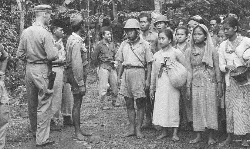SEBERAPA BESAR KEMERDEKAAN DITENTUKAN OLEH KEKUATAN SENJATA DIBANDINGKAN KEMAMPUAN DIPLOMASI DAN DUKUNGAN MASYARAKAT?